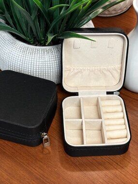 Travel Jewelry Organizer Case Black Zip Storage Box Ring Necklace Holder